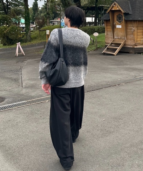 SINSS(シンス)の「Wool blend gradation knit / ウールブレンドグラデーションニット(ニット/セーター・メンズ・ホワイト/ネイビー/ブラック/グリーン/ブラウン/ブラック×グレー/ブラック×ブルー/ホワイト×ブラック/ホワイト×ブルー・SMALL/MEDIUM/LARGE/X-SMALL)」の14枚目の写真