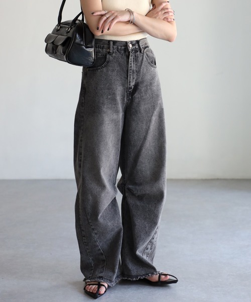 Riberry（リベリー）の「裾フリンジカーブデニムパンツ（デニムパンツ・レディース・ブラック/ライトブルー/グレー/ブルー・MEDIUM/SMALL）」の13枚目の写真