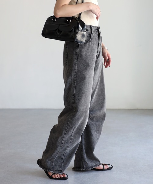 Riberry（リベリー）の「裾フリンジカーブデニムパンツ（デニムパンツ・レディース・ブラック/ライトブルー/グレー/ブルー・MEDIUM/SMALL）」の14枚目の写真