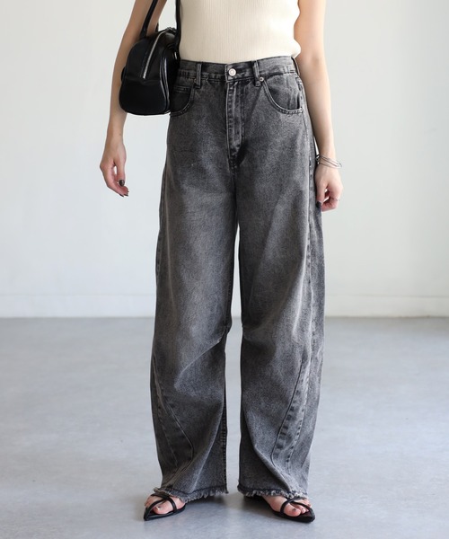 Riberry（リベリー）の「裾フリンジカーブデニムパンツ（デニムパンツ・レディース・ブラック/ライトブルー/グレー/ブルー・MEDIUM/SMALL）」の11枚目の写真