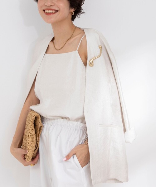 NOLLEY’S（ノーリーズ）の「グロッシーツイル＆ダブルクロスレイヤードキャミソール（キャミソール・レディース・ベージュ/オフホワイト/ブラック・FREE）」の3枚目の写真