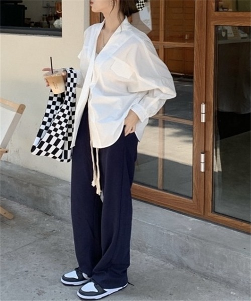 Dream garden(ドリームガーデン)の「ノーカラーVネックオーバーシャツ(シャツ/ブラウス・レディース・ホワイト/ブルー・S/M/L/XL)」の14枚目の写真