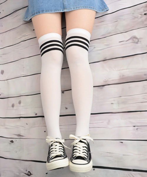 タイツ・ソックス VALENTINO Woman Socks Ivory 6B0KI03Q9BT A03 VALENTINO(ヴァレンティノ) タイツ・ソックス(レディース