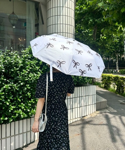 Made in I(メイドインアイ)の「日傘/雨傘兼用 リボン柄アンブレラ(折りたたみ傘・レディース・ホワイト・FREE)」の14枚目の写真