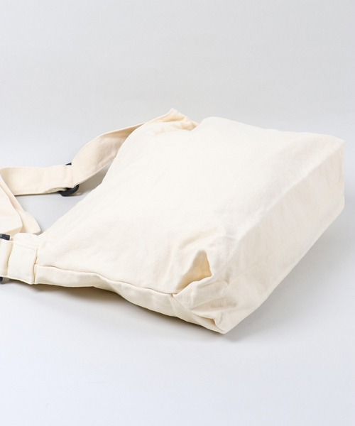 SPINNS（スピンズ）の「四角コットンショルダーバッグ（ショルダーバッグ・メンズ・オフホワイト/ブラック・ONESIZE）」の9枚目の写真