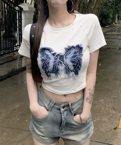NANEA(ナネア)の「バタフライ刺繍ワッペンクロップドTシャツ(Tシャツ/カットソー・レディース・ホワイト/ブラック/カーキ・SMALL/MEDIUM/LARGE)」の15枚目の写真