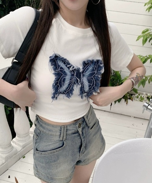 NANEA(ナネア)の「バタフライ刺繍ワッペンクロップドTシャツ(Tシャツ/カットソー・レディース・ホワイト/ブラック/カーキ・SMALL/MEDIUM/LARGE)」の17枚目の写真