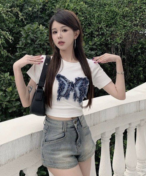 NANEA(ナネア)の「バタフライ刺繍ワッペンクロップドTシャツ(Tシャツ/カットソー・レディース・ホワイト/ブラック/カーキ・SMALL/MEDIUM/LARGE)」の18枚目の写真