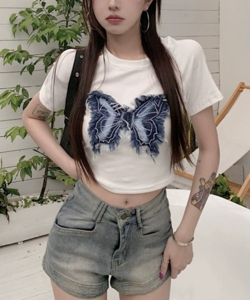 NANEA(ナネア)の「バタフライ刺繍ワッペンクロップドTシャツ(Tシャツ/カットソー・レディース・ホワイト/ブラック/カーキ・SMALL/MEDIUM/LARGE)」の20枚目の写真