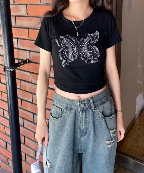 NANEA(ナネア)の「バタフライ刺繍ワッペンクロップドTシャツ(Tシャツ/カットソー・レディース・ホワイト/ブラック/カーキ・SMALL/MEDIUM/LARGE)」の5枚目の写真