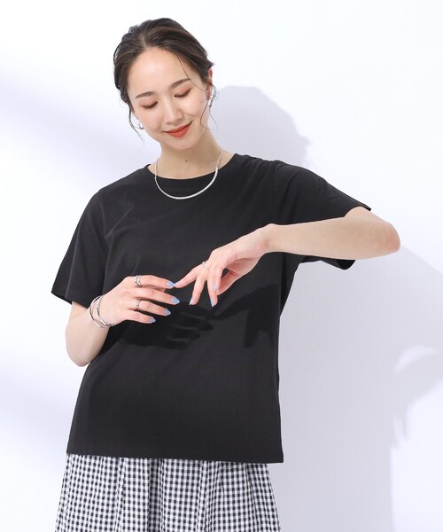 SHOO・LA・RUE（シューラルー）の「◆【洗える】やっぱりこれが使える！ プレーンTシャツ（Tシャツ/カットソー・レディース・ホワイト/ブラック/ライトベージュ・02/03/04）」の9枚目の写真
