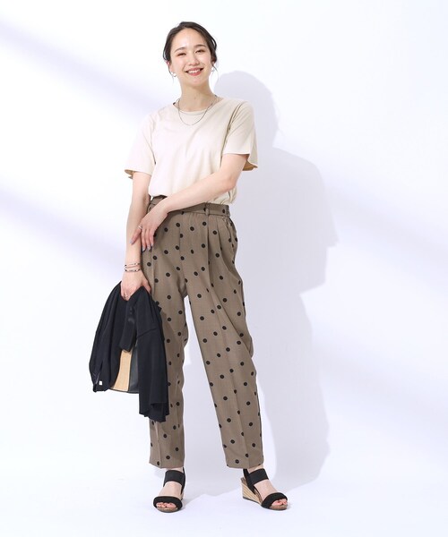 SHOO・LA・RUE（シューラルー）の「◆【洗える】やっぱりこれが使える！ プレーンTシャツ（Tシャツ/カットソー・レディース・ホワイト/ブラック/ライトベージュ・02/03/04）」の16枚目の写真