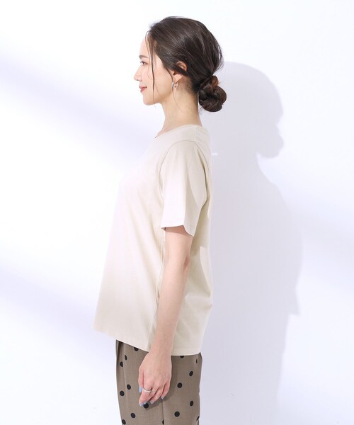 SHOO・LA・RUE（シューラルー）の「◆【洗える】やっぱりこれが使える！ プレーンTシャツ（Tシャツ/カットソー・レディース・ホワイト/ブラック/ライトベージュ・02/03/04）」の20枚目の写真