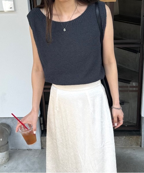 LE MORE(リモア)の「ボートネックタンクニット(タンクトップ・レディース・アイボリー/ベージュ/チャコール・FREE)」の11枚目の写真