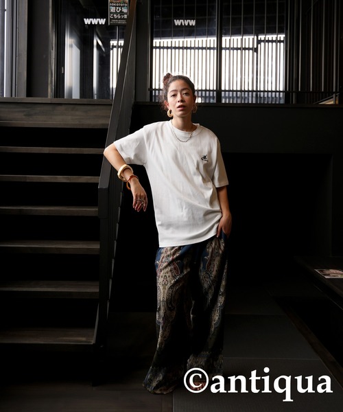 antiqua(アンティカ)の「ロゴ刺繍Tシャツ(Tシャツ/カットソー・レディース・ブラック/ホワイト・R/P)」の4枚目の写真