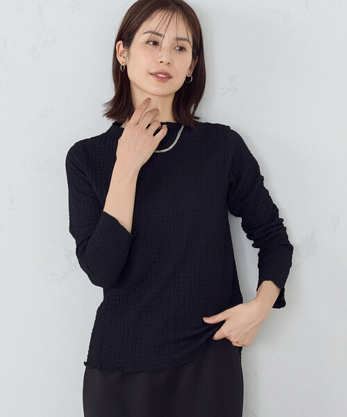 COMME CA ISM（コムサイズム）の「シャーリング　ボトルネックカットソー　（長袖）（Tシャツ/カットソー・レディース・ブラック/ホワイト・LARGE/MEDIUM）」の7枚目の写真