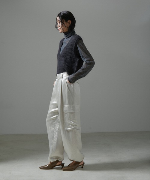 SALON adam et rope'(サロン アダム エ ロペ)の「ファーフリンジクロップドベスト(ベスト・レディース・ブラック/オフホワイト・FREE)」の4枚目の写真