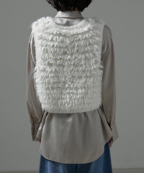 SALON adam et rope'(サロン アダム エ ロペ)の「ファーフリンジクロップドベスト(ベスト・レディース・ブラック/オフホワイト・FREE)」の10枚目の写真