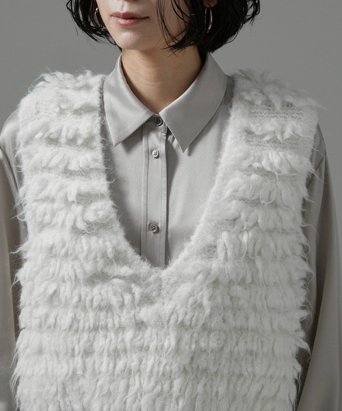 SALON adam et rope'(サロン アダム エ ロペ)の「ファーフリンジクロップドベスト(ベスト・レディース・ブラック/オフホワイト・FREE)」の11枚目の写真