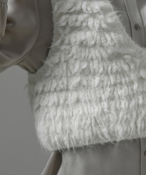 SALON adam et rope'(サロン アダム エ ロペ)の「ファーフリンジクロップドベスト(ベスト・レディース・ブラック/オフホワイト・FREE)」の13枚目の写真