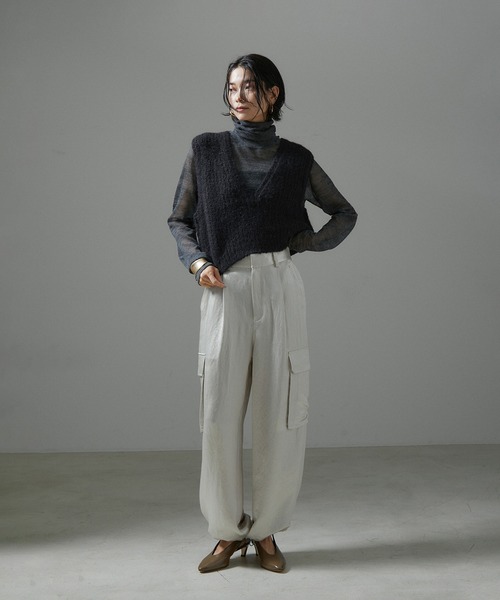 SALON adam et rope'(サロン アダム エ ロペ)の「ファーフリンジクロップドベスト(ベスト・レディース・ブラック/オフホワイト・FREE)」の15枚目の写真