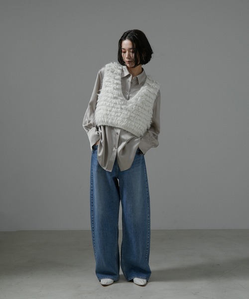 SALON adam et rope'(サロン アダム エ ロペ)の「ファーフリンジクロップドベスト(ベスト・レディース・ブラック/オフホワイト・FREE)」の16枚目の写真