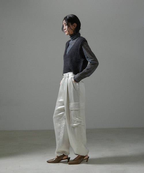 SALON adam et rope'(サロン アダム エ ロペ)の「ファーフリンジクロップドベスト(ベスト・レディース・ブラック/オフホワイト・FREE)」の17枚目の写真