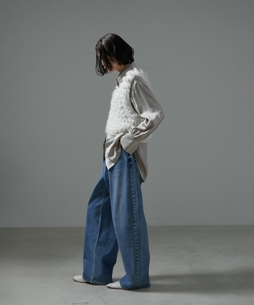 SALON adam et rope'(サロン アダム エ ロペ)の「ファーフリンジクロップドベスト(ベスト・レディース・ブラック/オフホワイト・FREE)」の21枚目の写真