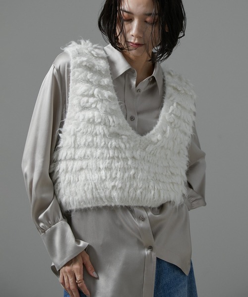 SALON adam et rope'(サロン アダム エ ロペ)の「ファーフリンジクロップドベスト(ベスト・レディース・ブラック/オフホワイト・FREE)」の22枚目の写真