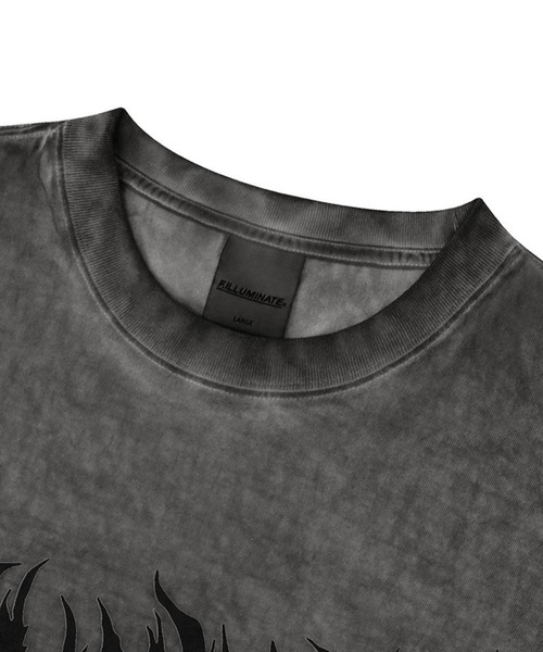 ALAND(エーランド)の「【UNISEX】Filluminate/GOTH LOGO T(Tシャツ/カットソー・メンズ・チャコール/ブラウン・MEDIUM/SMALL)」の5枚目の写真