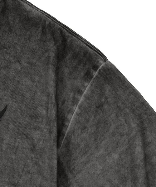 ALAND(エーランド)の「【UNISEX】Filluminate/GOTH LOGO T(Tシャツ/カットソー・メンズ・チャコール/ブラウン・MEDIUM/SMALL)」の3枚目の写真