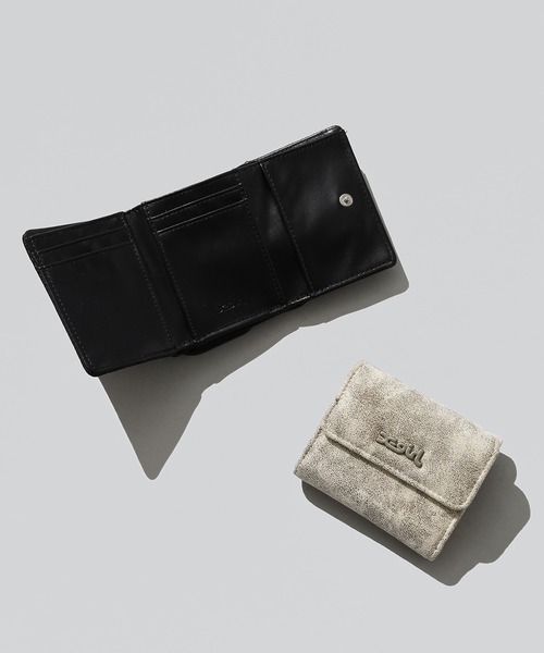 X-girl（エックスガール）の「DISTRESSED FAUX LEATHER MINI WALLET（財布・レディース・ベージュ/ブラック・ONE SIZE）」の4枚目の写真