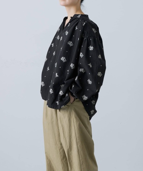 かぐれ（カグレ）の「クロスステッチスモックブラウス（Tシャツ