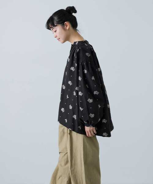 かぐれ（カグレ）の「クロスステッチスモックブラウス（Tシャツ