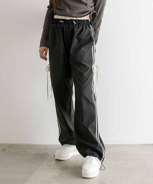 OLIVE des OLIVE(オリーブデオリーブ)の「ウエストレースサイドラインパンツ(その他パンツ・レディース・アイボリー/ブラック/サックスブルー/ブラウン・FREE)」の11枚目の写真