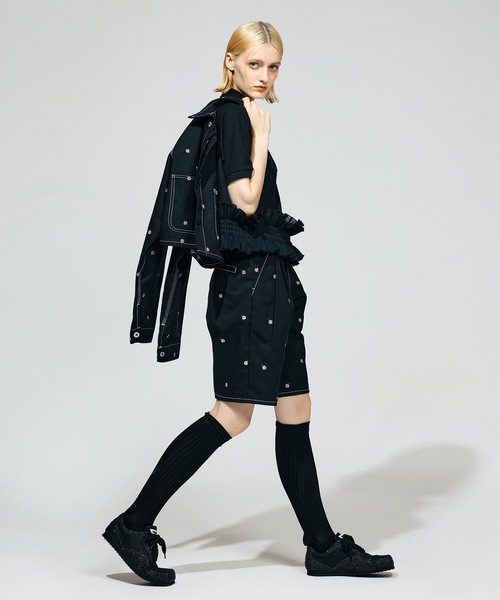 NON TOKYO(ノントーキョー)の「FLOWER EMBROIDERY TUCK SHORTS( feat.UNIVERSALOVERALL)(その他パンツ・レディース・キャメル/アイボリー/ブラック・1/2)」の5枚目の写真