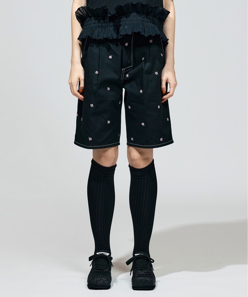 NON TOKYO(ノントーキョー)の「FLOWER EMBROIDERY TUCK SHORTS( feat.UNIVERSALOVERALL)(その他パンツ・レディース・キャメル/アイボリー/ブラック・1/2)」の6枚目の写真