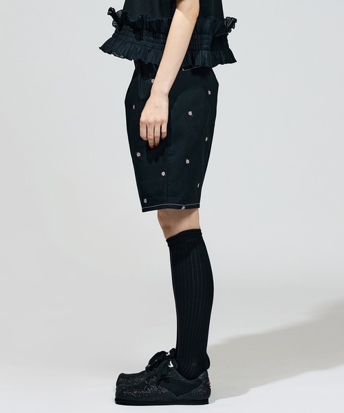 NON TOKYO(ノントーキョー)の「FLOWER EMBROIDERY TUCK SHORTS( feat.UNIVERSALOVERALL)(その他パンツ・レディース・キャメル/アイボリー/ブラック・1/2)」の7枚目の写真