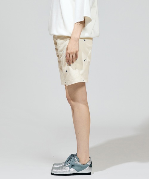 NON TOKYO(ノントーキョー)の「FLOWER EMBROIDERY TUCK SHORTS( feat.UNIVERSALOVERALL)(その他パンツ・レディース・キャメル/アイボリー/ブラック・1/2)」の10枚目の写真