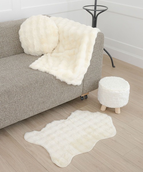 LAKOLE(ラコレ)の「ファーブランケット / 151422(ブランケット・レディース・ホワイト/ブラック/グレー・FREE)」の4枚目の写真