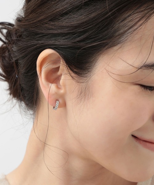 CALIN STANDARD(カリンスタンダード)の「◆金属アレルギー対応◆◆made in japan◆【痛くない】【落ちにくい】【ストレスフリーな着け心地】ビジューライン ミニループフィットイヤリング(イヤリング・レディース・ゴールド/ピンクゴールド/シルバー・FREE)」の2枚目の写真