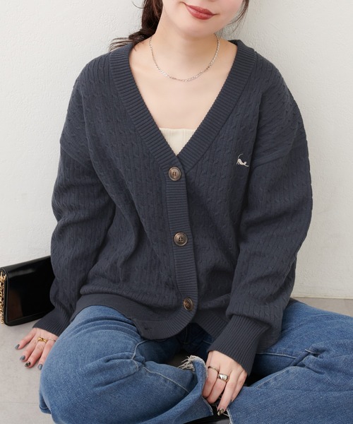 natural couture(ナチュラルクチュール)の「【WEB限定】アニマル刺繍入りケーブルゆるカーデ(カーディガン/ボレロ・レディース・チャコールグレー/アイボリー/グリーン/ボルドー・FREE)」の2枚目の写真