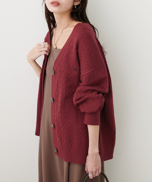 natural couture(ナチュラルクチュール)の「【WEB限定】アニマル刺繍入りケーブルゆるカーデ(カーディガン/ボレロ・レディース・チャコールグレー/アイボリー/グリーン/ボルドー・FREE)」の4枚目の写真