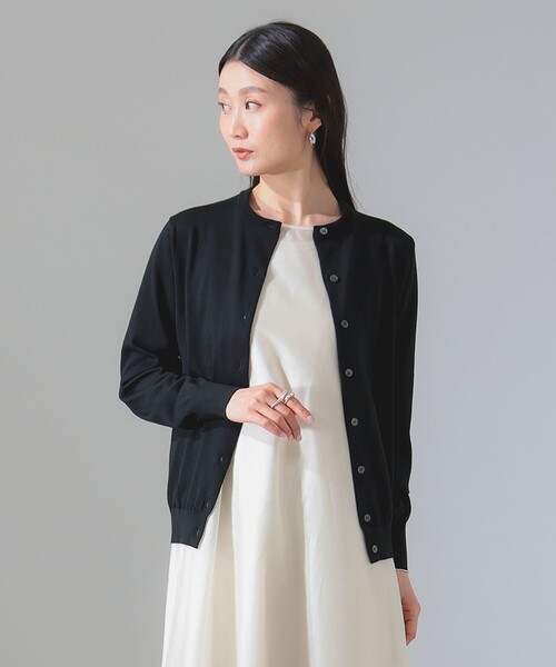 Demi-Luxe BEAMS(デミルクス ビームス)の「【別注】SLOANE / 18ゲージ 天竺 クルーネック カーディガン(ニット/セーター・レディース・カーキ/ブラック・1/2)」の2枚目の写真