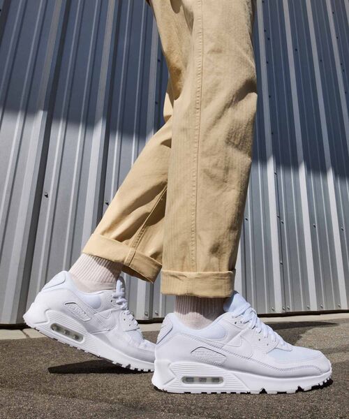 NIKE（ナイキ）の「ナイキ エア マックス 90 メンズシューズ / Nike Air Max 90 Men's Shoes CN8490-100 White（スニーカー・メンズ・ホワイト・30.5/24/24.5/25/25.5/26/26.5/27/27.5/28/28.5/29/29.5/30/31）」の2枚目の写真