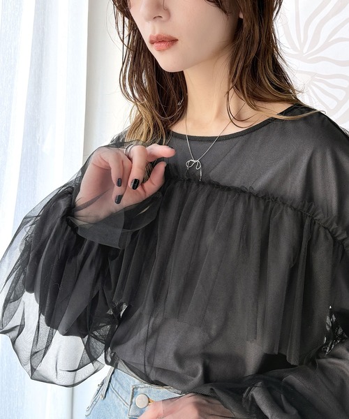 classicalelf（クラシカルエルフ）の「大人カジュアルからフェミニンスタイルまで大活躍。チュール重ねフリルプルオーバー（長袖）（Tシャツ/カットソー・レディース・チャコール/アイボリー・X-LARGE/SMALL/MEDIUM/LARGE）」の4枚目の写真