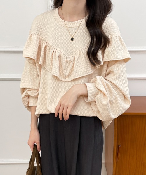 ABITOKYO（アビトーキョー）の「ボリュウームスリーブフリルジャガードプルオーバー（Tシャツ/カットソー・レディース・ベージュ/ブラック/グリーン・M/L/XL）」の4枚目の写真