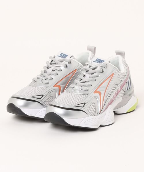 STEVE MADDEN(スティーブマデン)の「ロゴ入りラインスニーカー/S.MADDEN SPEEDSTER-E-VS(スニーカー・レディース・シルバー/シルバー×ゴールド・24.5cm/24.0cm/23.5-24/23.5cm/23.0cm/22.5cm/25.0cm)」の3枚目の写真