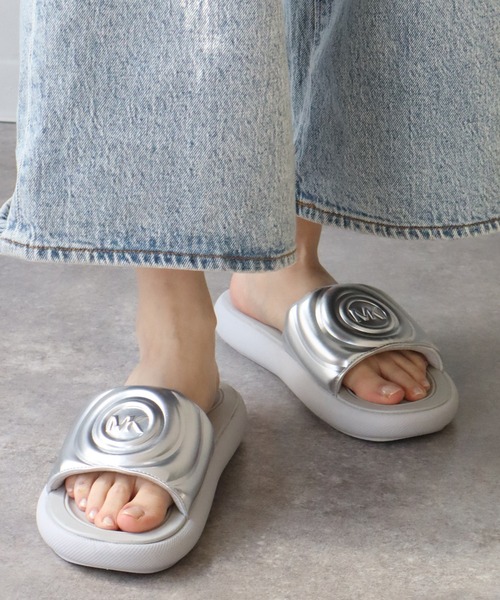 MICHAEL KORS（マイケルコース）の「【MICHAEL KORS/マイケルコース】RAELYNN MASYN/スライドサンダル（サンダル・レディース・シルバー/ブラック・23.5cm/23.0cm）」の10枚目の写真