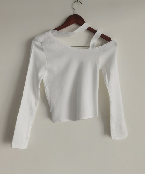 Miniministore(ミニミニストア)の「チョーカー風 無地 薄手 肩出しトップス(Tシャツ/カットソー・レディース・ブラック/ホワイト・FREE)」の14枚目の写真